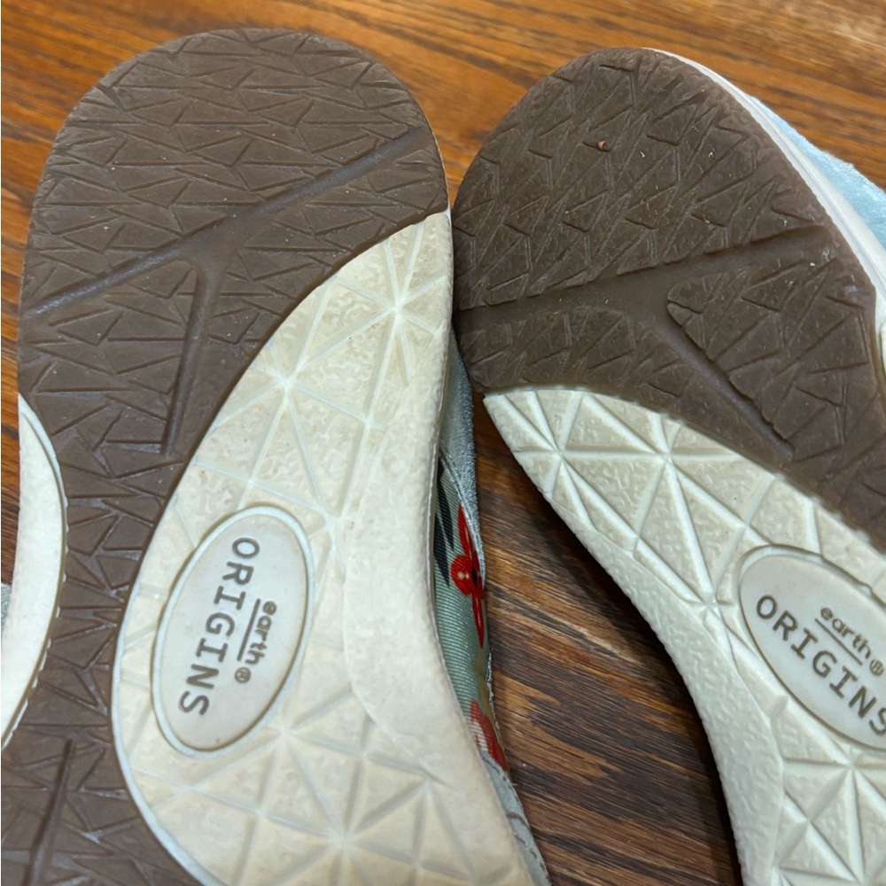 Earth Origins Effie Blue Suede Fisherman Sport Sandals With Floral Accent.Sz 8.5 - Picture 8 of 14